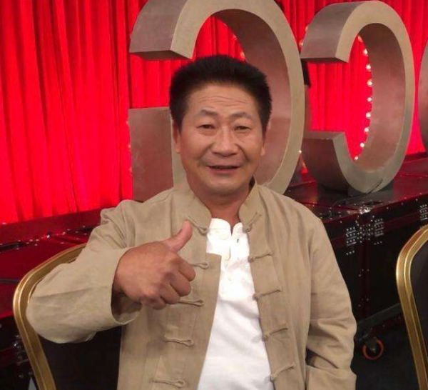 中國辣王李永志：一餐5斤辣椒配白酒，32個魔鬼辣椒擊敗印度老人