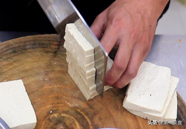 一塊豆腐，一個西紅柿，廚師長秘製開胃湯，湯汁濃郁，營養美味