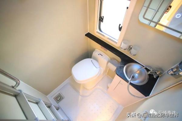 ​適合年輕人的實用型房車,9坐3床,後廚衛佈局,比租房租車還划算 ​適合年輕人的實用型房車,9坐3床,後廚衛佈局,比租房租車還划算