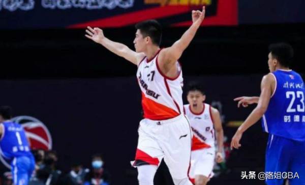 CBA三訊息：福建外援終於官宣，山東小將初顯威，趙率舟加練200球