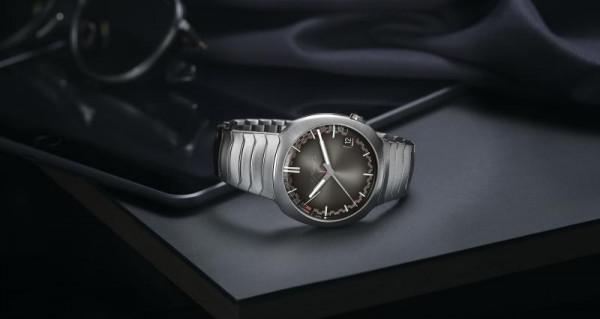 亨利慕時疾速者萬年曆腕錶，品牌兩大標誌性技術工藝完美交融