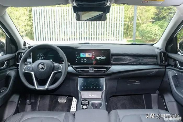 可以邊開車邊OTA的純電動車，威馬W6的智慧座艙有多厲害？