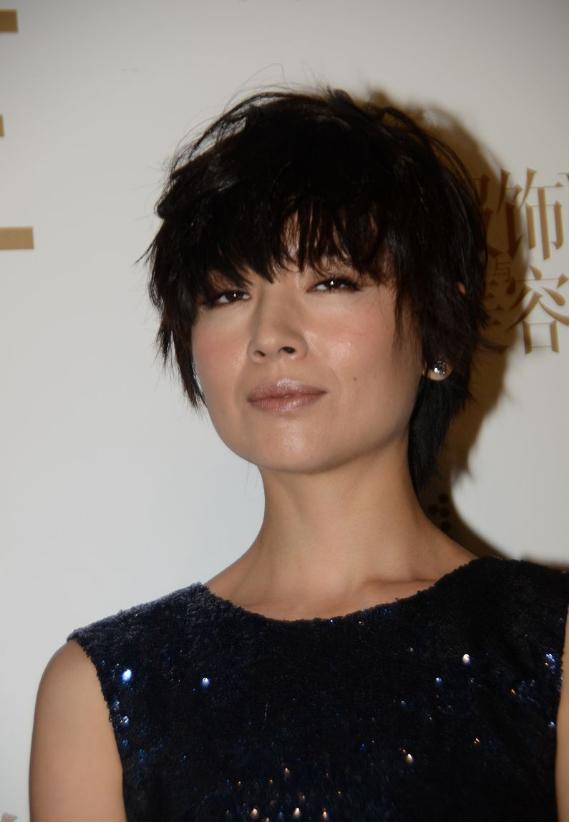 真搞不懂董潔,長髮清純甜美又減齡,非要折騰剪短髮,土氣又顯老 真搞不懂董潔,長髮清純甜美又減齡,非要折騰剪短髮,土氣又顯老