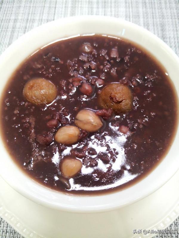 過了臘八就是年，一碗臘八粥搭配拌雞腿、蔬果，溫暖又營養，贊