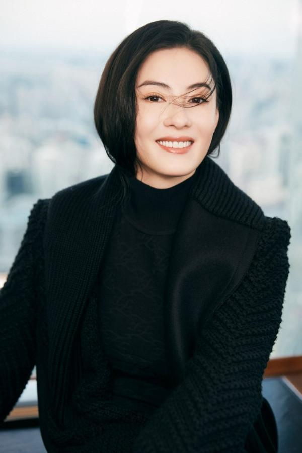 張柏芝全黑穿搭酷感滿滿 幹練造型彰顯颯姐風範