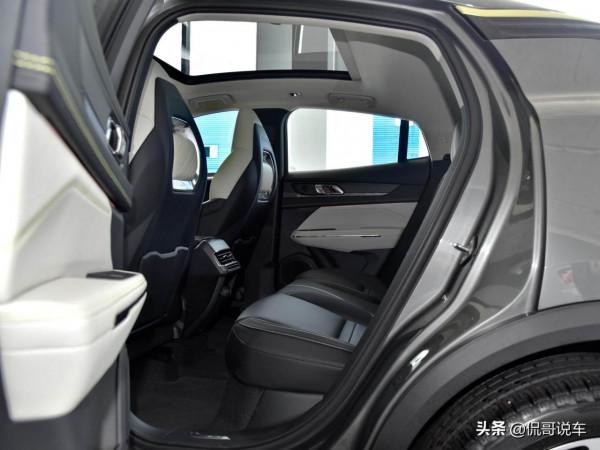 配置高質量優,動力強勁,國產緊湊型SUV,實拍領克05 配置高質量優,動力強勁,國產緊湊型SUV,實拍領克05