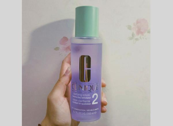 爽膚水能給予肌膚滋潤，幫助後續保養品的吸收