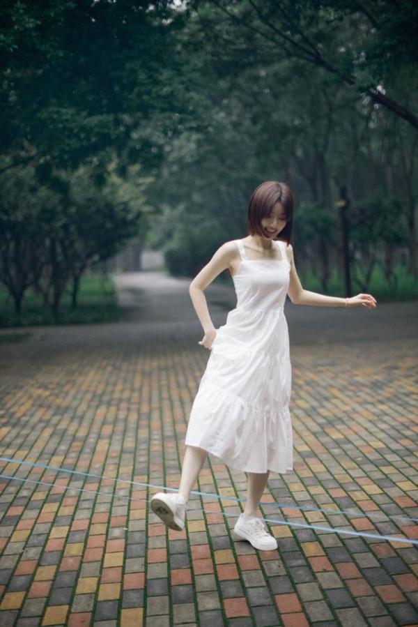 毛曉彤的娃娃臉真減齡,穿小白裙扮“鄰家女孩”,氣質清純又甜美 毛曉彤的娃娃臉真減齡,穿小白裙扮“鄰家女孩”,氣質清純又甜美