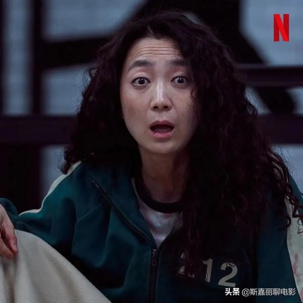 一集死了245人，還有8.1分，3萬人想看。《魷魚遊戲》太懂人性