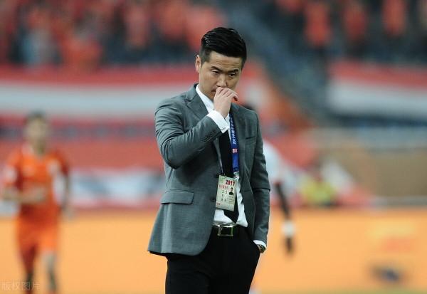 國足是選助理教練還是組建觀摩團抑或馬戲班？