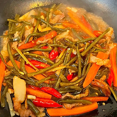 據說這個時候吃酸豆角炒肉,是最好的 據說這個時候吃酸豆角炒肉,是最好的