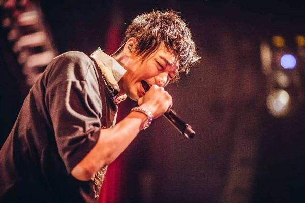 原來，當年這些爆火的歌曲，都20年了