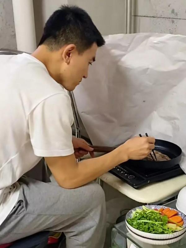 90後情侶入住毛坯房3年，入住毛坯房，他們覺得很快樂