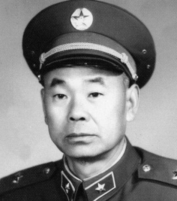 飛行員楊國祥：52年前投擲氫彈失敗，他放棄逃生選擇與氫彈共存亡