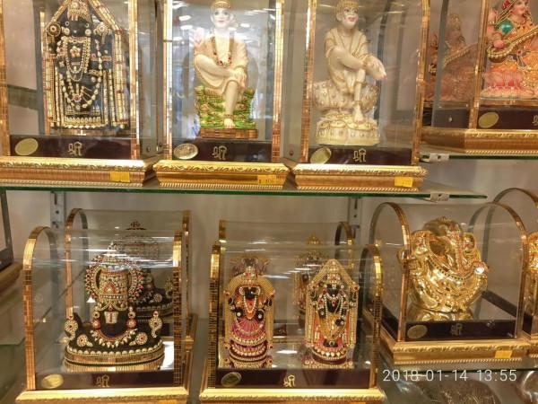 第一次拜訪印度普通人家，印度少女對我深情一笑