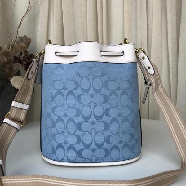 單肩斜挎,不要太百搭的水桶包哦 單肩斜挎,不要太百搭的水桶包哦