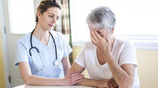 一位57歲女兒傾訴：家有長壽父親，是我退休後苦日子的開始