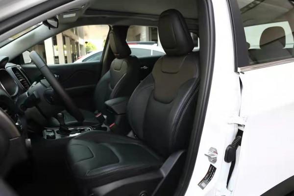 自由光:外觀運動,搭載2.0T+256馬力,配前後獨懸,售23.98萬 自由光:外觀運動,搭載2.0T+256馬力,配前後獨懸,售23.98萬