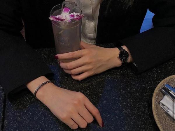 那 些 清 醒 又 現 實 的 文 案