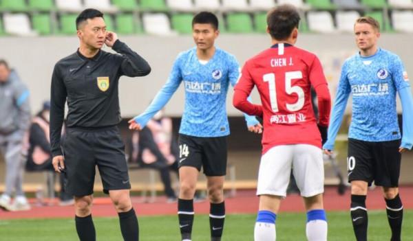 中超VAR搶戲！劃線竟用了3分鐘：體毛級越位再現，重慶隊逃過一劫