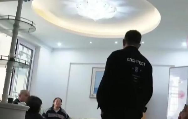 丈夫給保姆送豪宅，保姆竟是自己閨蜜，憑空多出個孩子，真相是啥