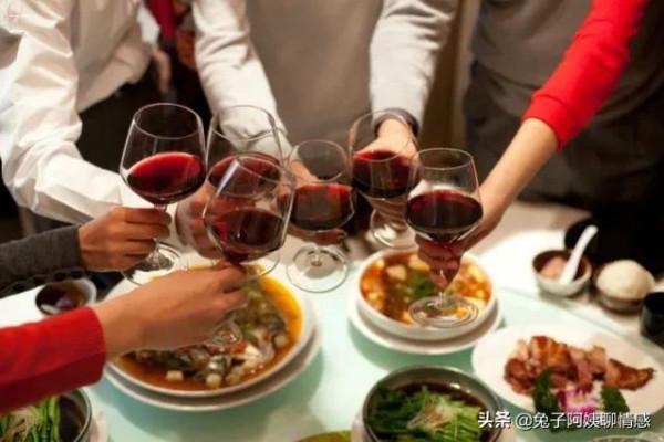 62歲阿姨：和2位奇葩的退休老人搭夥後才知道，自由多可貴