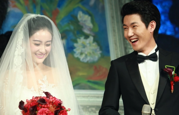 追光吧開播：扒8位感情專一的哥哥們，8位嫂子齊亮相，顏值差距大