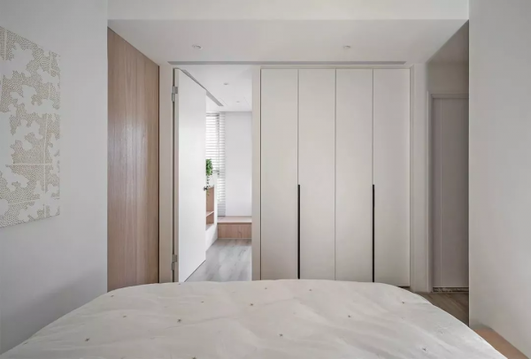 62㎡原木風兩室變三室，還有超多收納空間，三口人住得敞亮又自由