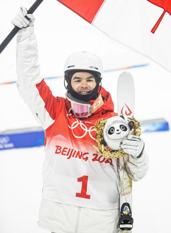 一大波金色冰墩墩來襲！網友：慕了慕了