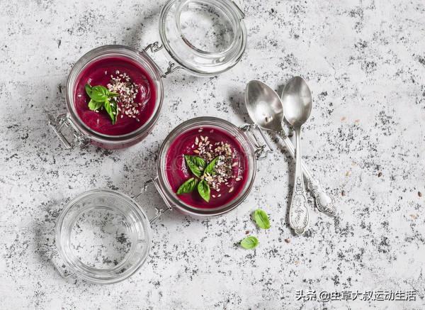 甜菜葉：健康益處、風味特徵及如何使用和3大好處