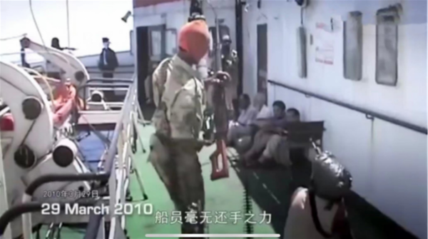 索馬利亞海盜最丟臉的搶劫：挾持貨船2年沒人來贖，還要養22名人質