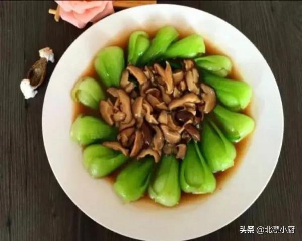 建議大家養生，少吃保健品，多吃&OpenCurlyDoubleQuote;5菜2米&rdquo;，身體輕盈面色好