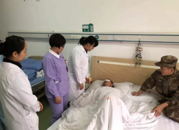 英雄杜富國：排雷時不幸受傷，榮獲一等功，如今享受什麼待遇？