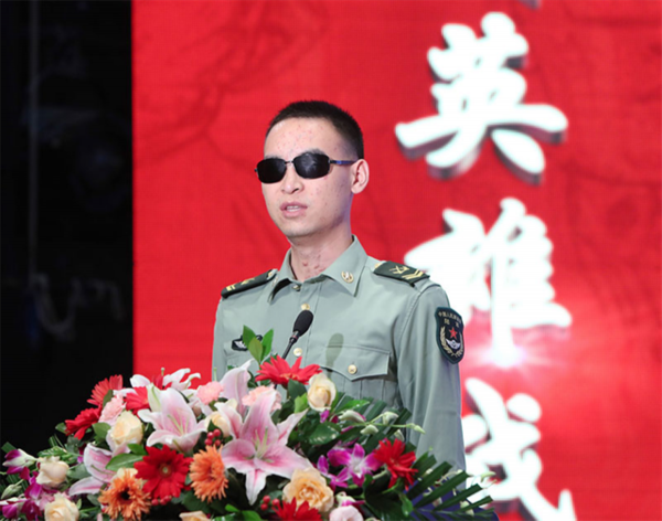 英雄杜富國：排雷時不幸受傷，榮獲一等功，如今享受什麼待遇？