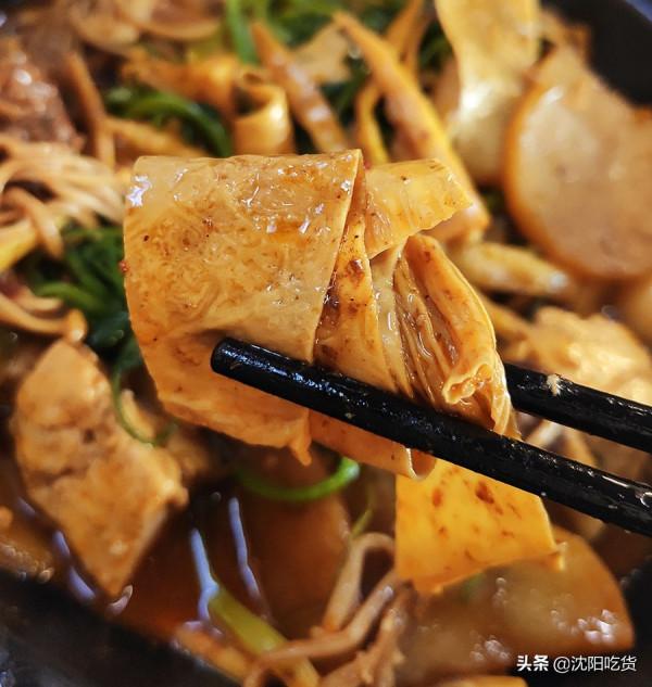 中午餓的時候來一頓咕嘟咕嘟熱乎乎的砂鍋煲，8種配菜真夠用