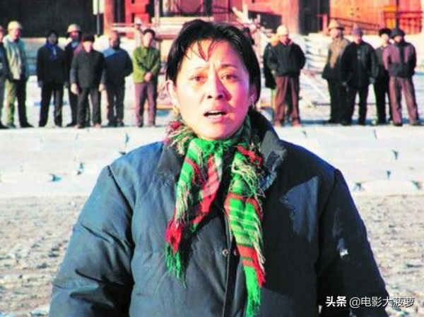 看完《功勳》才知道，倪萍脫下來的褲子襪子，為什麼能自己站立了