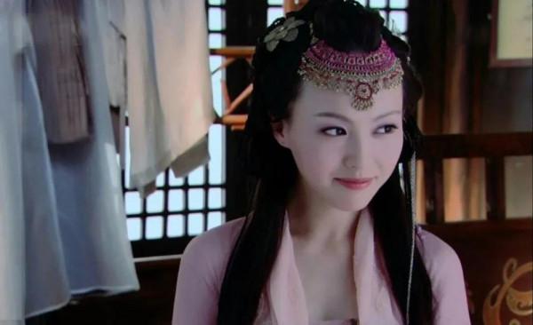 《仙劍三》時期的唐嫣有多美？薄紗微滑，一顰一笑蠱惑人心