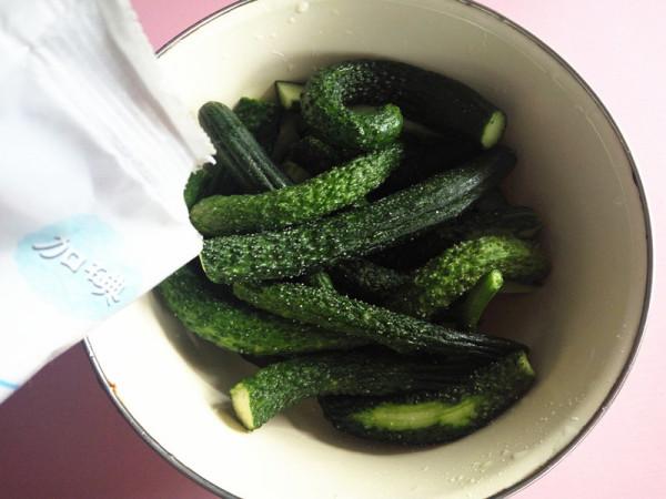 爽脆開胃的醃黃瓜，今天做明天就能吃，下飯還下酒