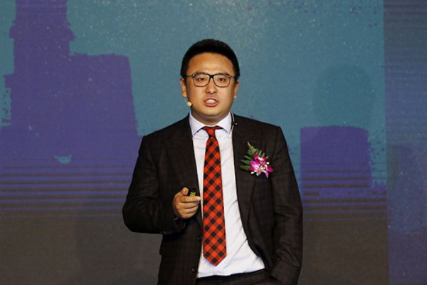 3年前，把“孩子”賣給阿里套現上億身家後，張旭豪去哪瀟灑了？