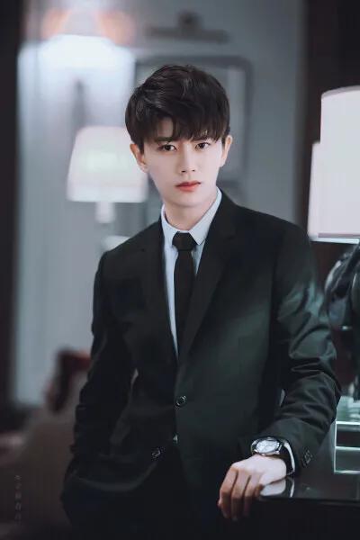 古裝造型和現代裝造型，哪個更出眾啊？