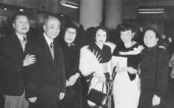 潘玉良成名歸國,辦畫展被人羞辱,因一句玩笑惹怒男同事被解聘 潘玉良成名歸國,辦畫展被人羞辱,因一句玩笑惹怒男同事被解聘