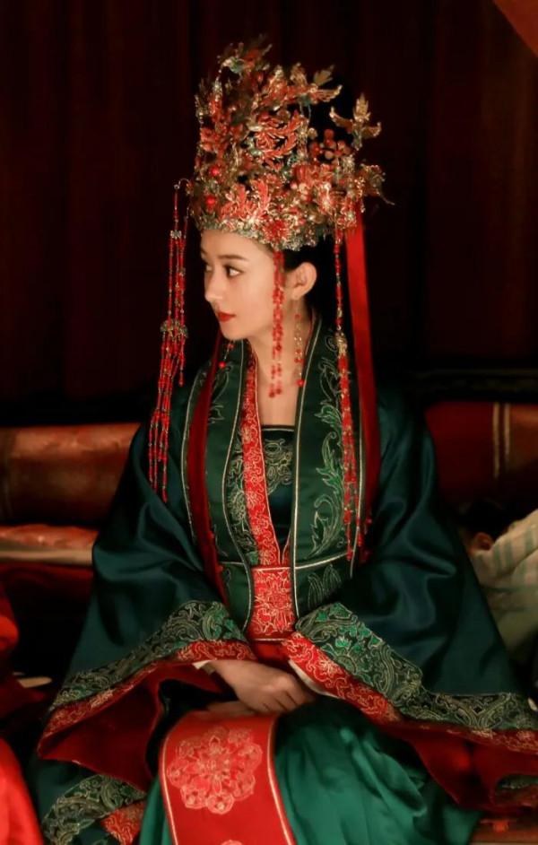 趙麗穎桌布｜每個平凡的女孩的征途都可以是星辰大海