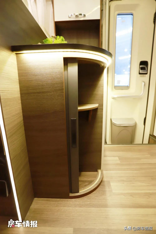 宇通娛樂版房車！首次用大客廳佈局，帶私人影院小孫子不會再無聊