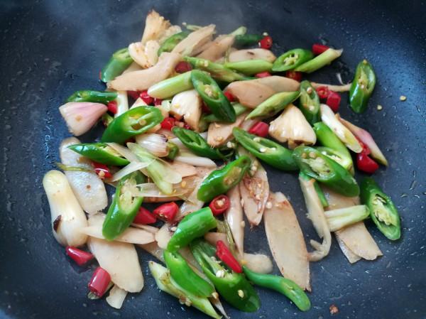 冬天吃豬肝不如吃羊肝，維生素A含量排第一，視力不好的人要多吃