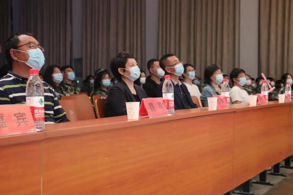 鐵院中秋情更濃 朗月清輝映九州