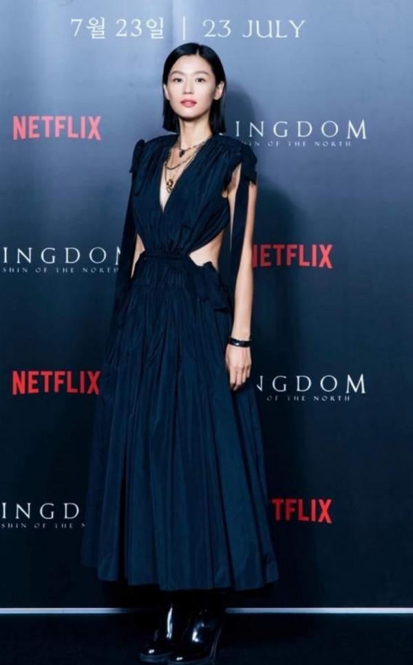 全智賢久違再次出席活動，剪了短髮後像變了個樣，網友：這是誰？