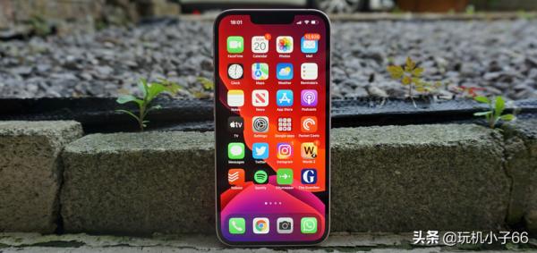 iPhone 13:再見了,有鎖機 iPhone 13:再見了,有鎖機