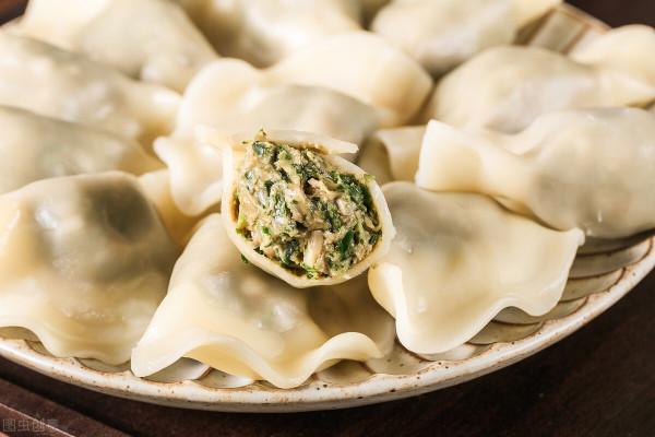 豬肉芹菜餡水餃的做法圖片步驟,怎麼做豬肉芹菜餡水餃好吃? 豬肉芹菜餡水餃的做法圖片步驟,怎麼做豬肉芹菜餡水餃好吃?