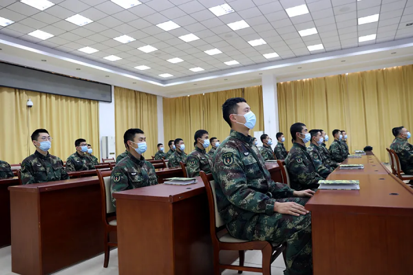 向榜樣看齊!火箭軍某部官兵掀起學習先進事蹟熱潮 向榜樣看齊!火箭軍某部官兵掀起學習先進事蹟熱潮