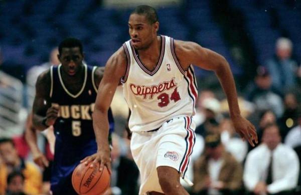 諾維茨基是98年首輪9號秀，前八順位到底是哪些大神，成就如何？